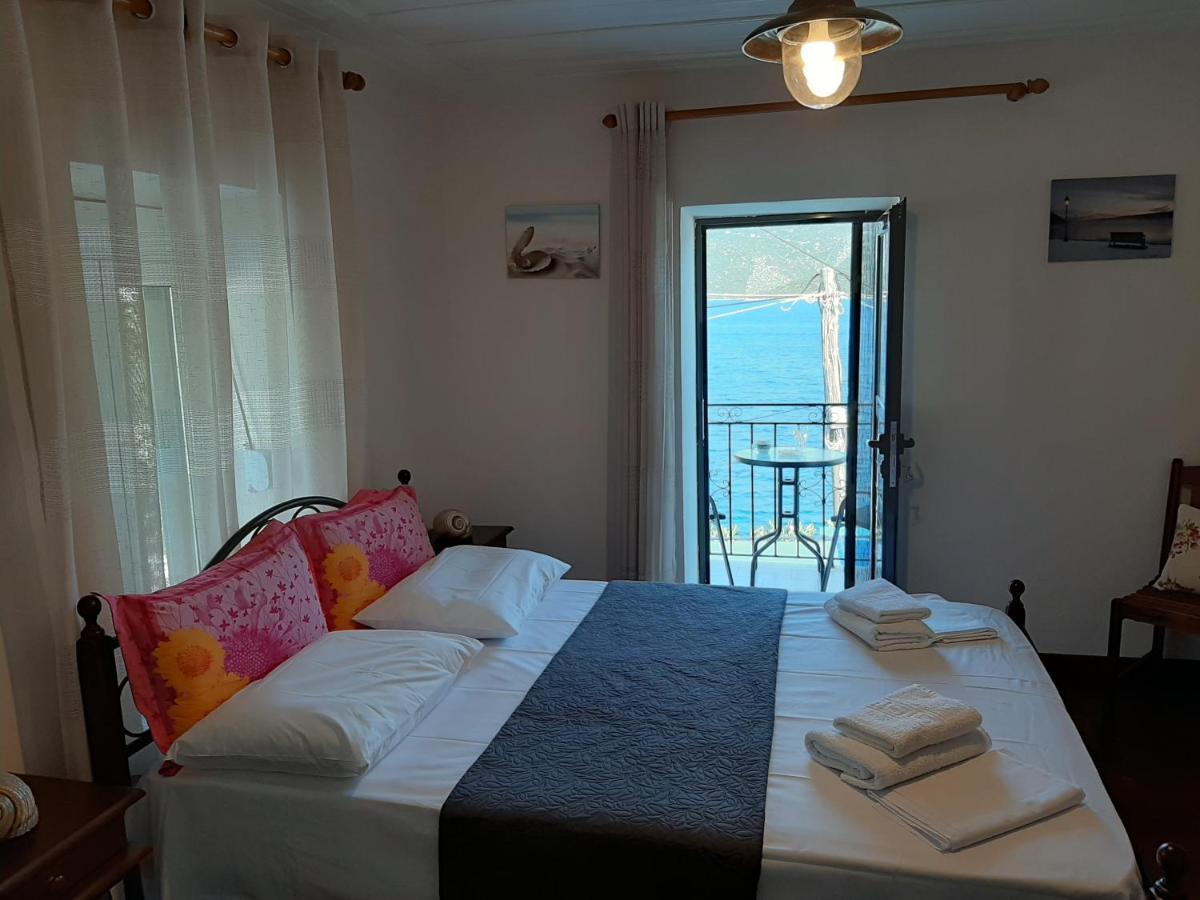 Chiona΄S Apartments By The Sea Paleo Trikeri Exterior photo